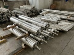 Stabilizer rolls for zinc pot