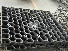 Investment casting base tray