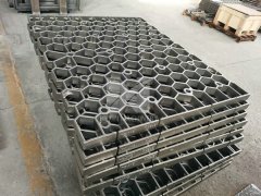 Investment casting trays with a material of 1.4849