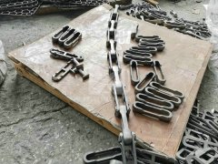 Chain links for conveyor belt made of 1.4855