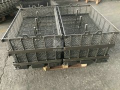 Investment cast alloy basket with wire mesh liner